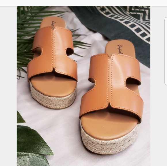 🚨ON SALE//The Trish// Camel cutout Sandal - Picture 2 of 5